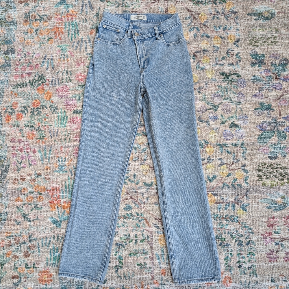 Abercrombie and Fitch Ultra High Rise 90s Straight Jean - Picture 2 of 10
